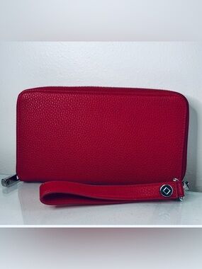 Thirty-One All about the Benjamins Red Pebbled Large Zip Around Wallet 4.75x8